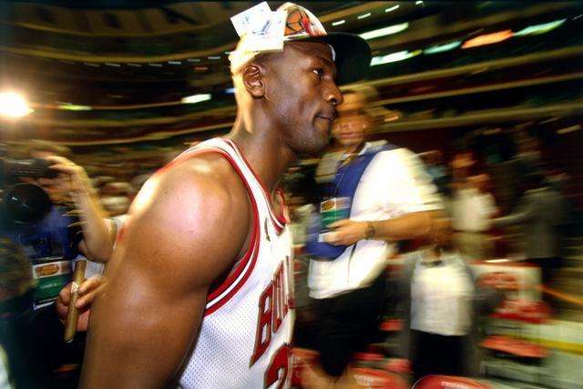 KD复出30+8太阳止3连败 文班绝杀马刺胜开拓者